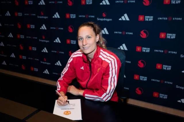 OK9 - Janina Leitzig và góc khuất bình yên tại MU